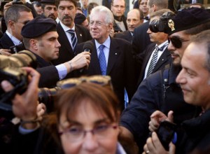 Automobilisti in crisi: in due anni aumenti del 30% sulle assicurazioni, serve Mario Monti